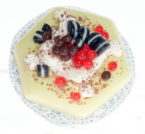 Dollhouse Miniature Cake by Falcon Miniatures