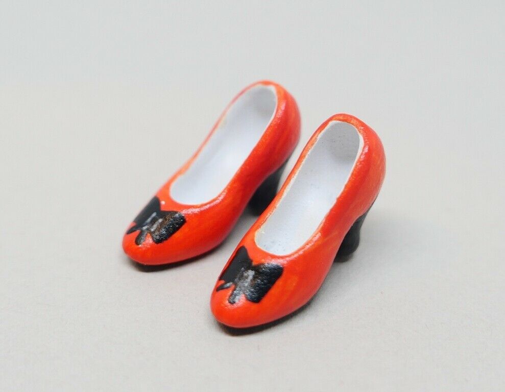 Dollhouse Miniature Small Heeled Shoes B