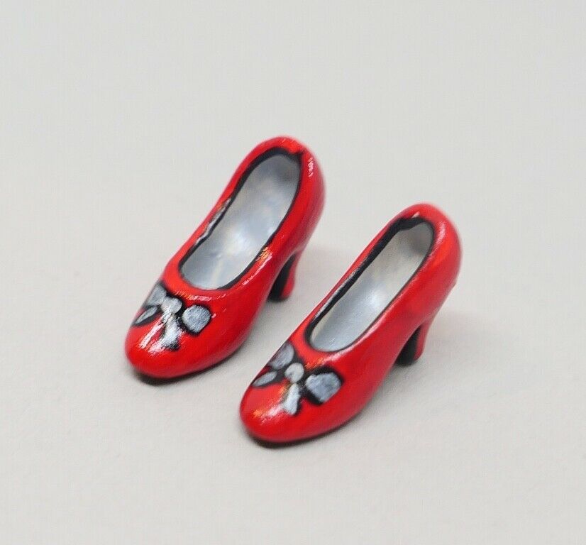 Dollhouse Miniature Small Heeled Shoes E