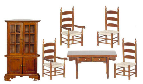 Dining Room Set of 6 in Walnut