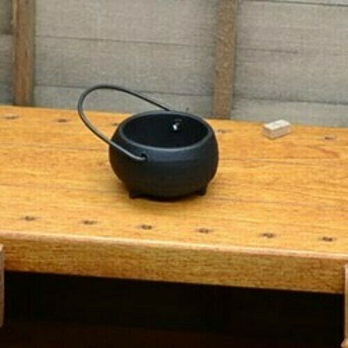 Dollhouse Miniature Cauldron by Sir Thomas Thumb