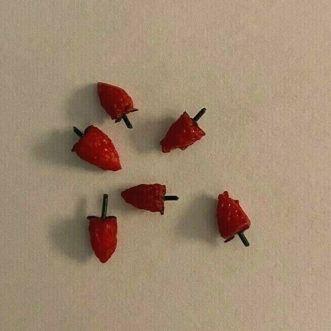 Dollhouse Miniature Set of 6 Strawberries