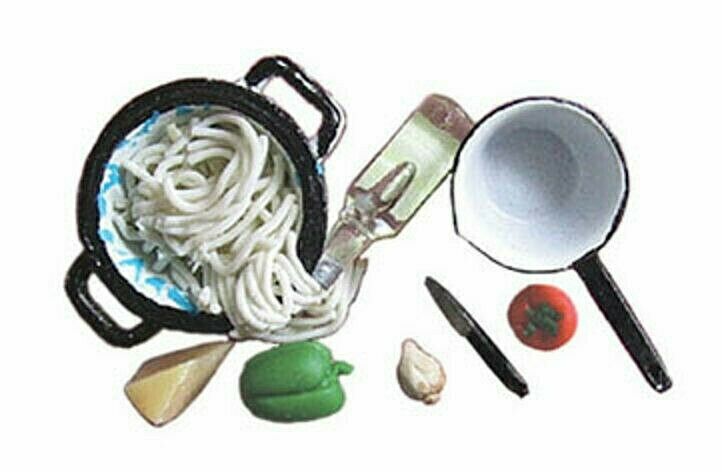 Dollhouse Miniature Spaghetti in Colander with Pan and Accessories