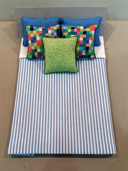 Dollhouse Miniature Double Bed Comforter and Pillow Set D258