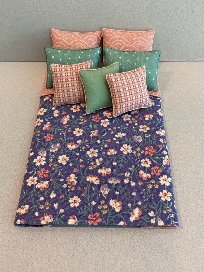 Dollhouse Miniature Double Bed Comforter and Pillow Set D277