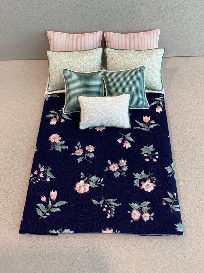 Dollhouse Miniature Double Bed Comforter and Pillow Set D274