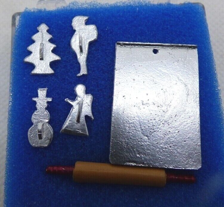 Dollhouse Miniature Christmas Cookie Set