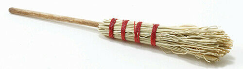 Dollhouse Straw Broom by Sir Thomas Thumb