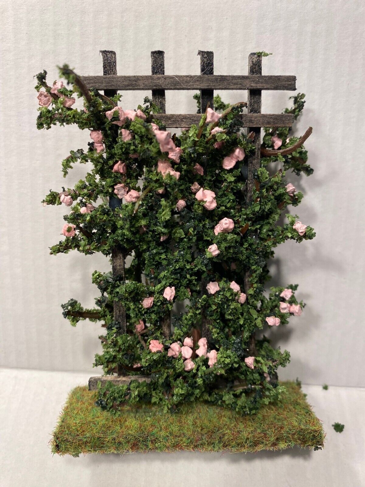 Dollhouse Miniature Pink Rose Trellis
