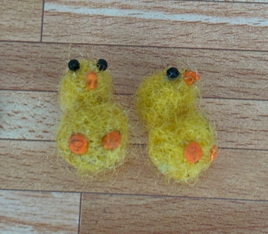 Dollhouse Miniature Felted Pair of Chicks, Handcrafted