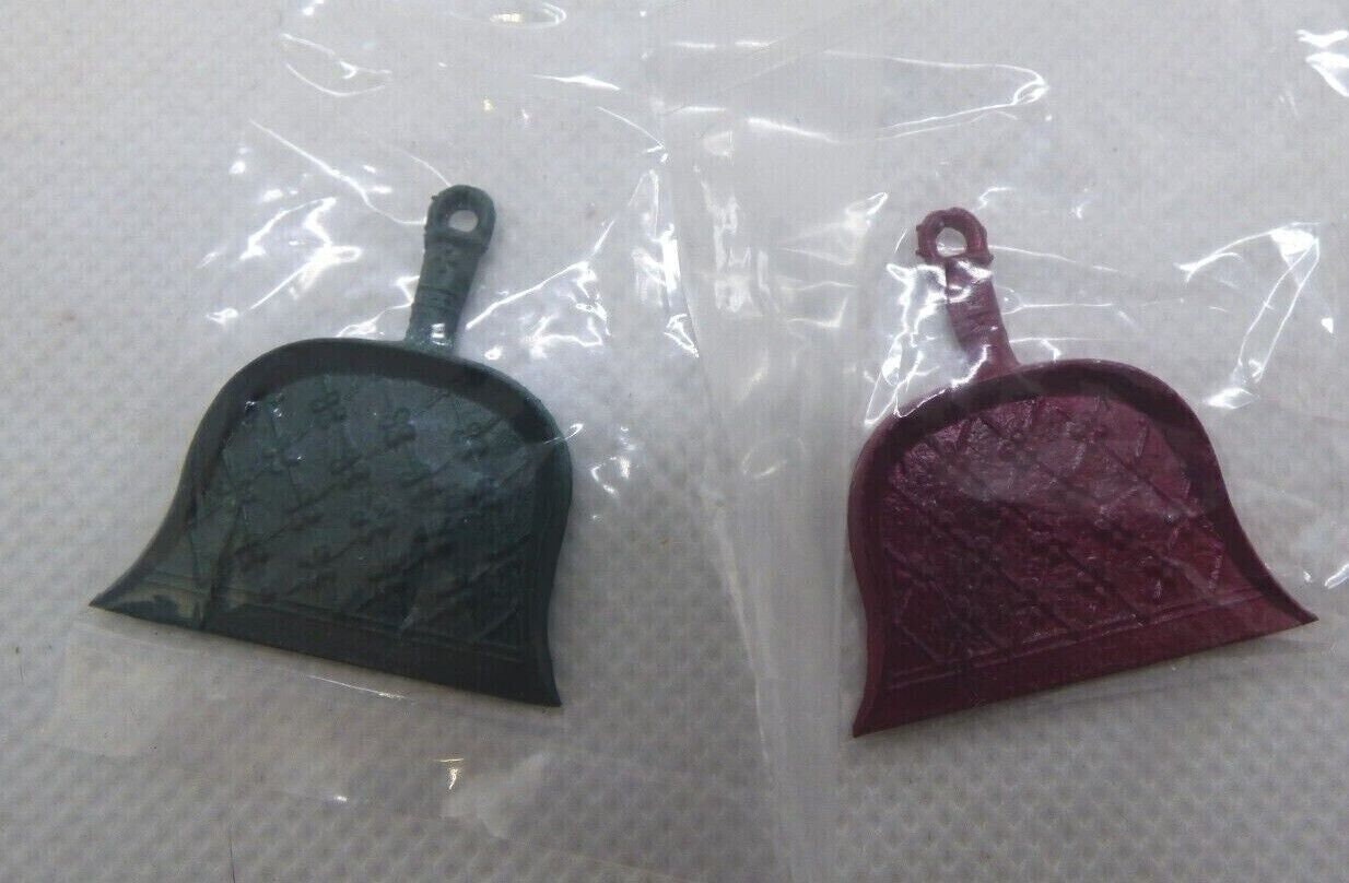 Dollhouse Miniature Set of 2 Dust Pans Handcrafted - Red/Green