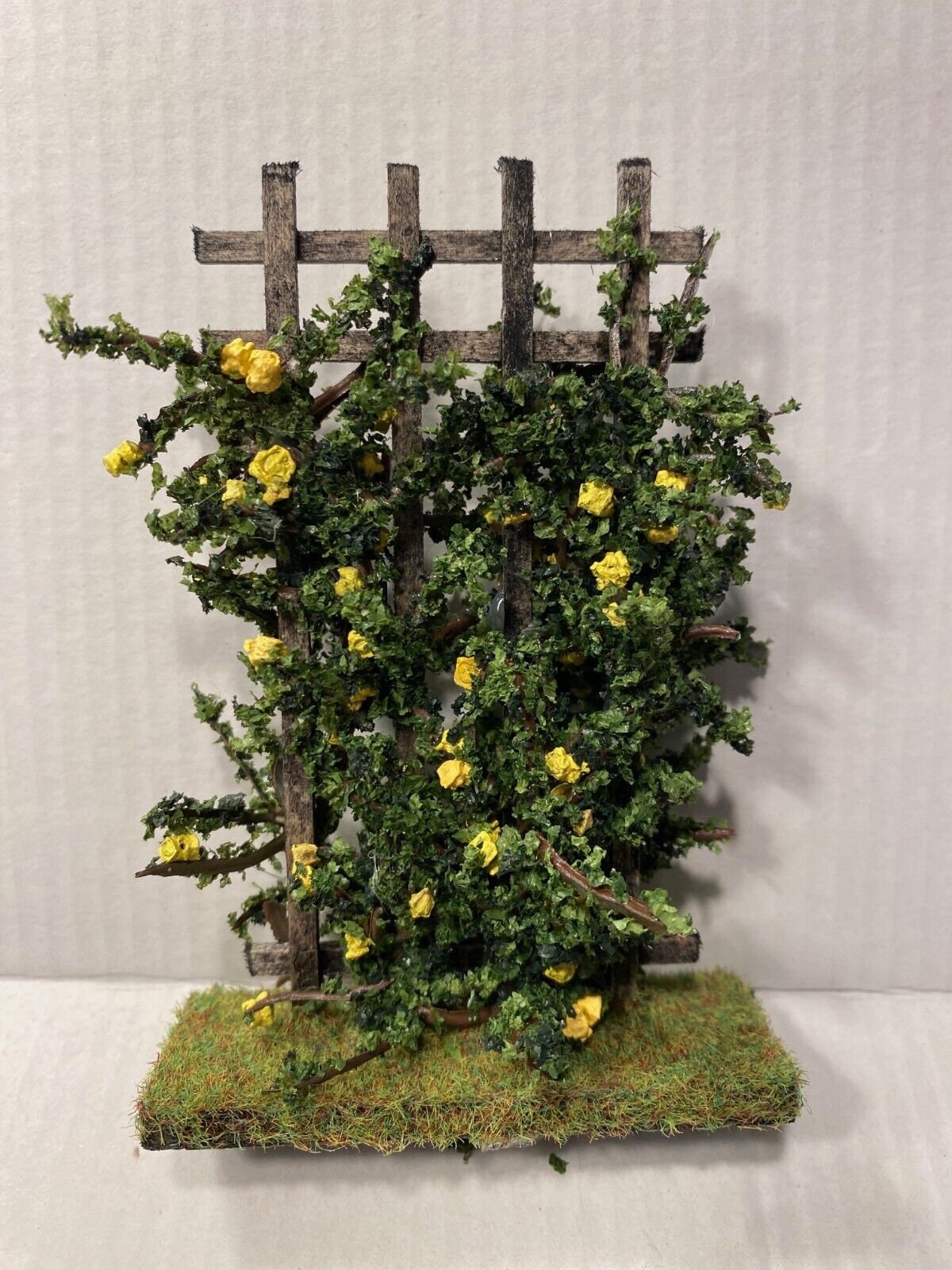 Dollhouse Miniature Yellow Rose Trellis