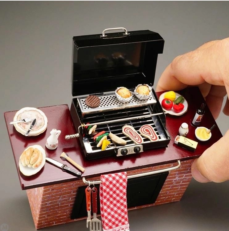 Reutter Porcelain - Filled Barbecue Grill - Dollhouse Miniature