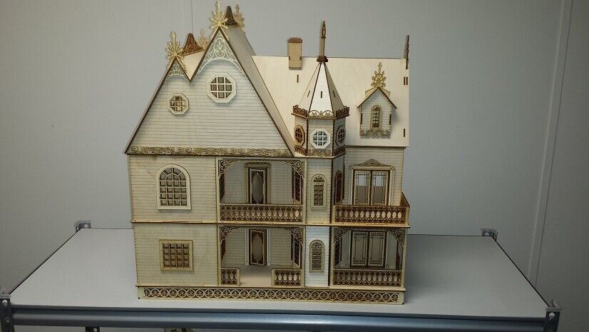 Jasmine Gothic Victorian 1:24 Kit with French Doors