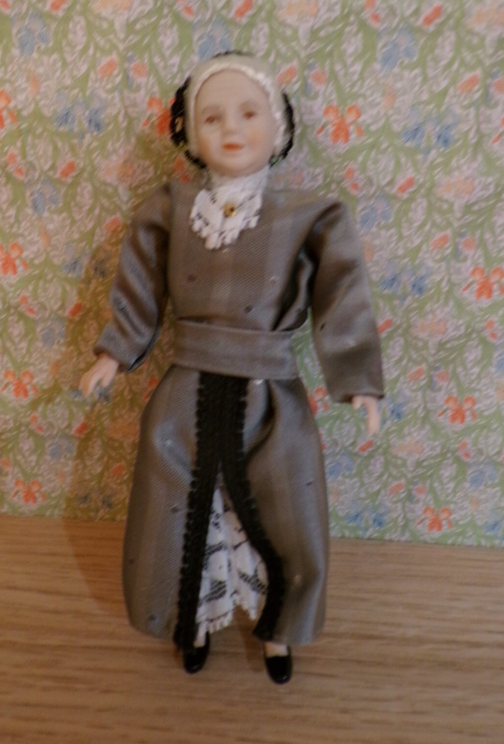 Dollhouse Caco Older Woman Doll  1/12 Scale