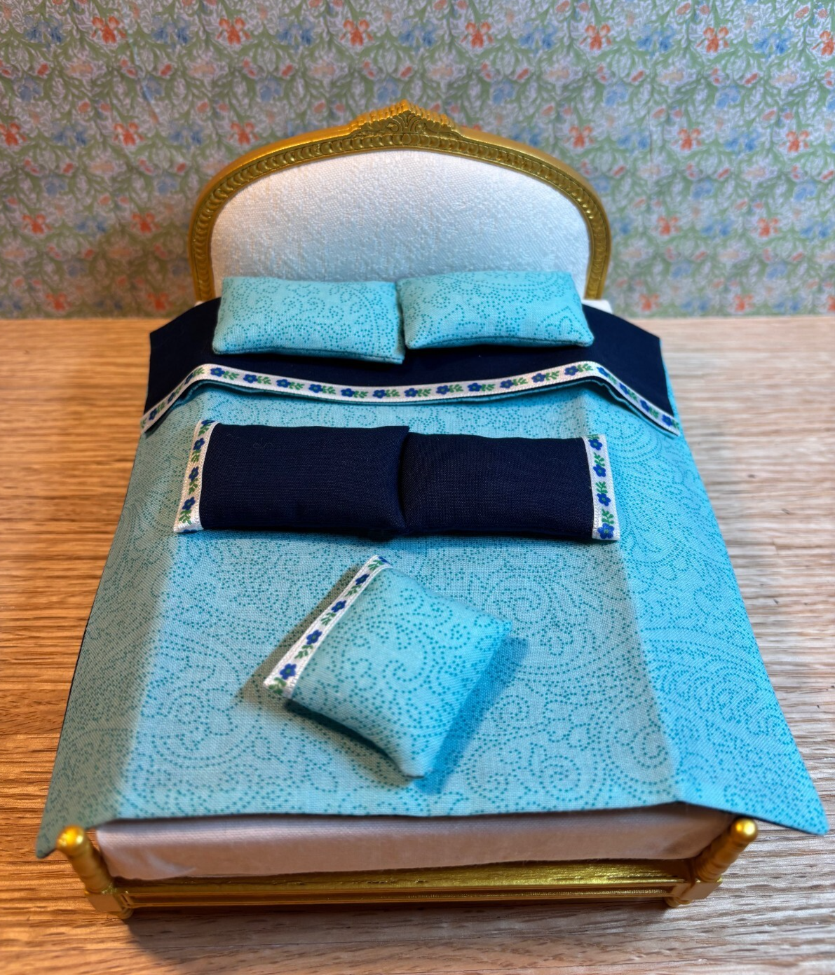 Dollhouse Miniature Double Bed Comforter and Pillow Set V4