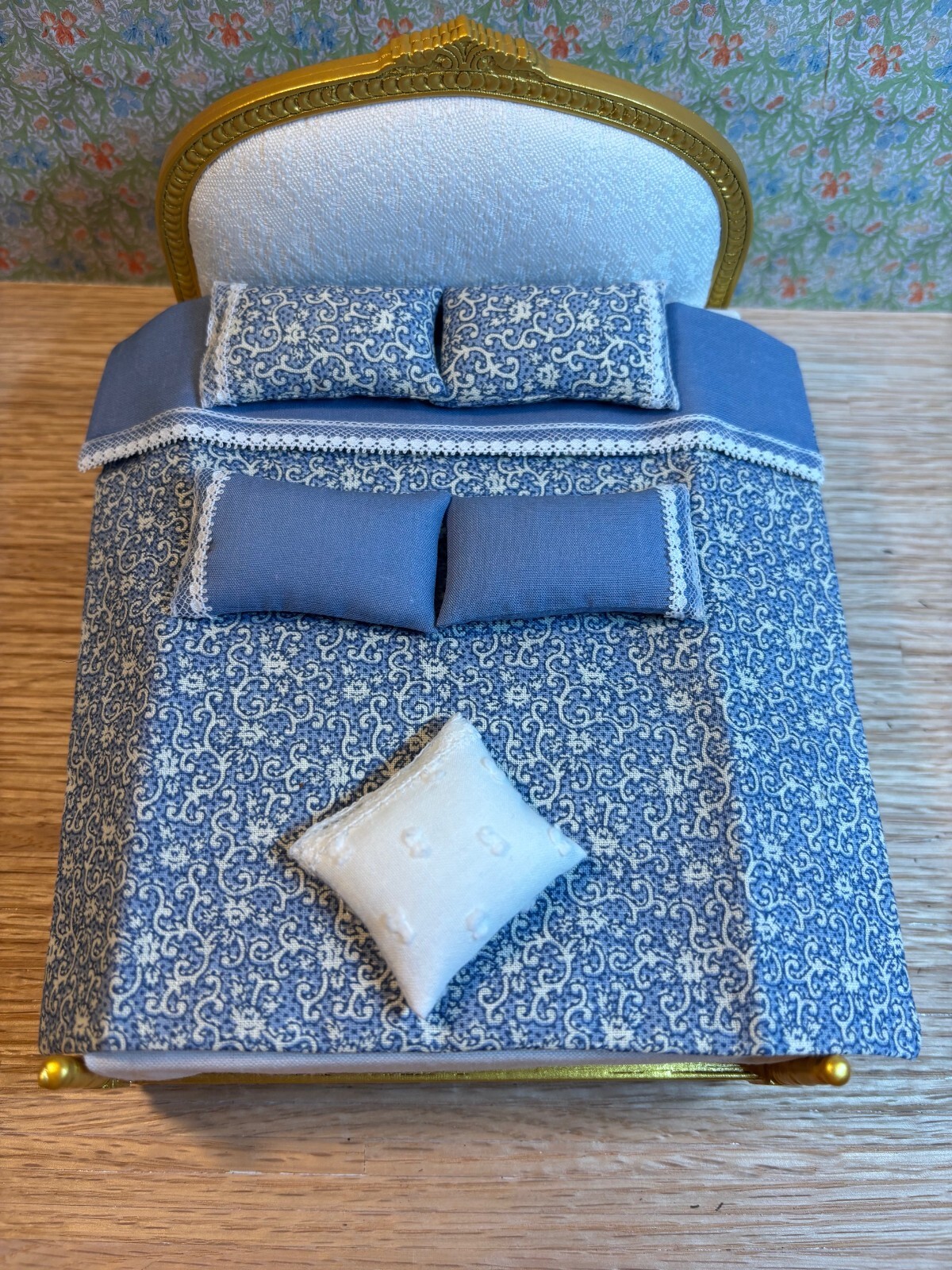 Dollhouse Miniature Double Bed Comforter and Pillow Set V1