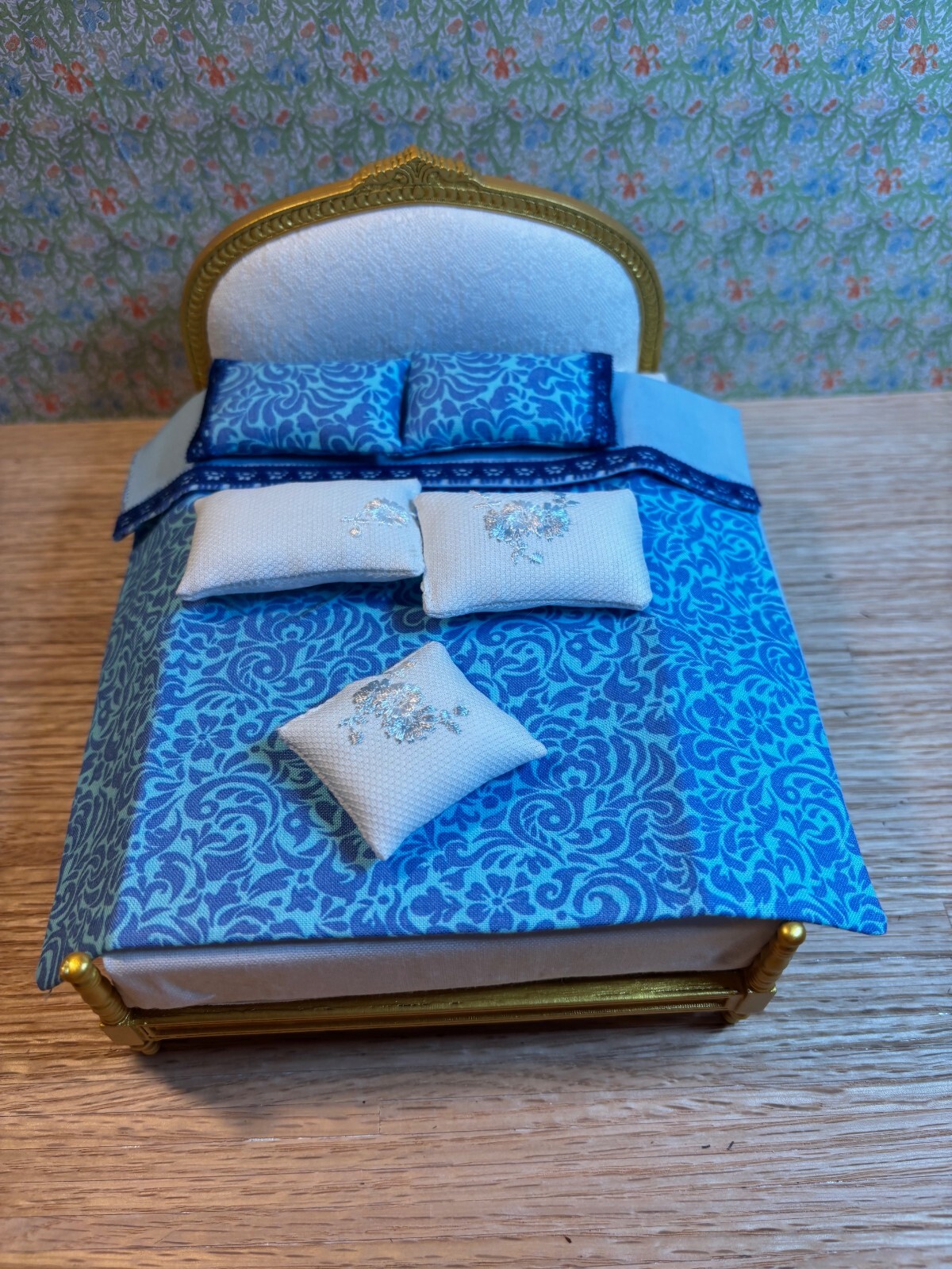 Dollhouse Miniature Double Bed Comforter and Pillow Set V5