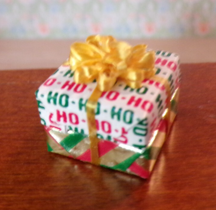 Dollhouse Miniature Christmas Single Wrapped Gift #CH4 Handcrafted