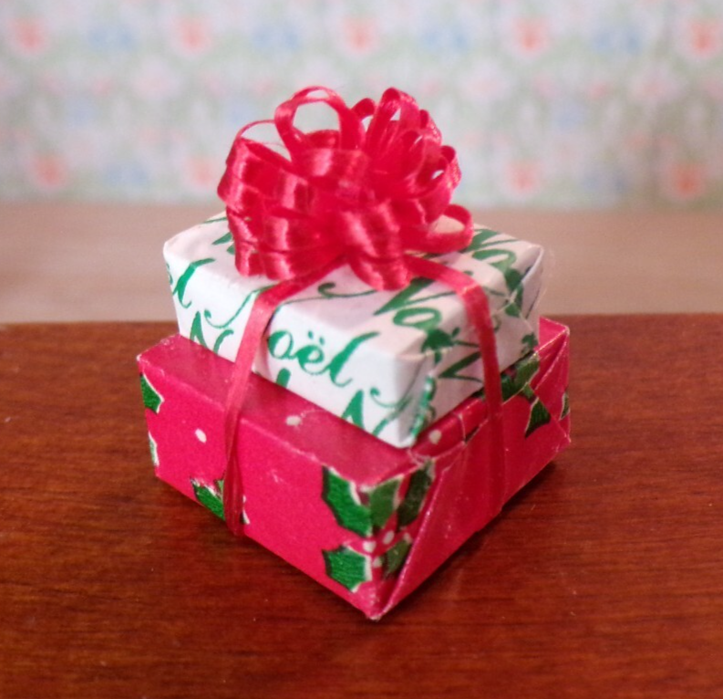 Dollhouse Miniature Christmas Single Wrapped Gift #CH3 Handcrafted