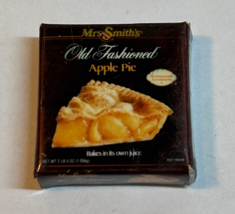 Dollhouse miniature apple pie Box