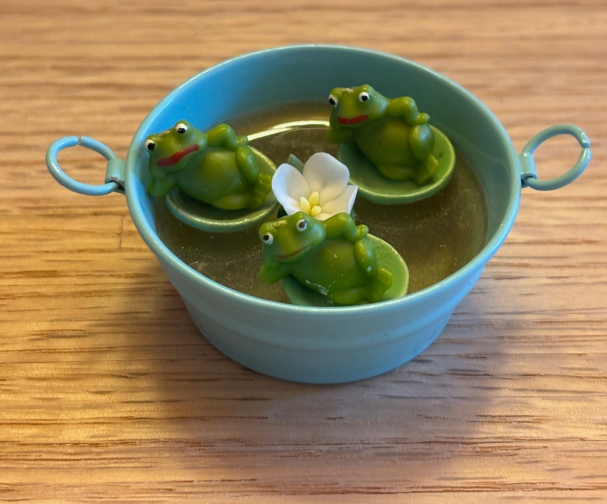 Dollhouse Miniature Frogs in Tub - Handcrafted