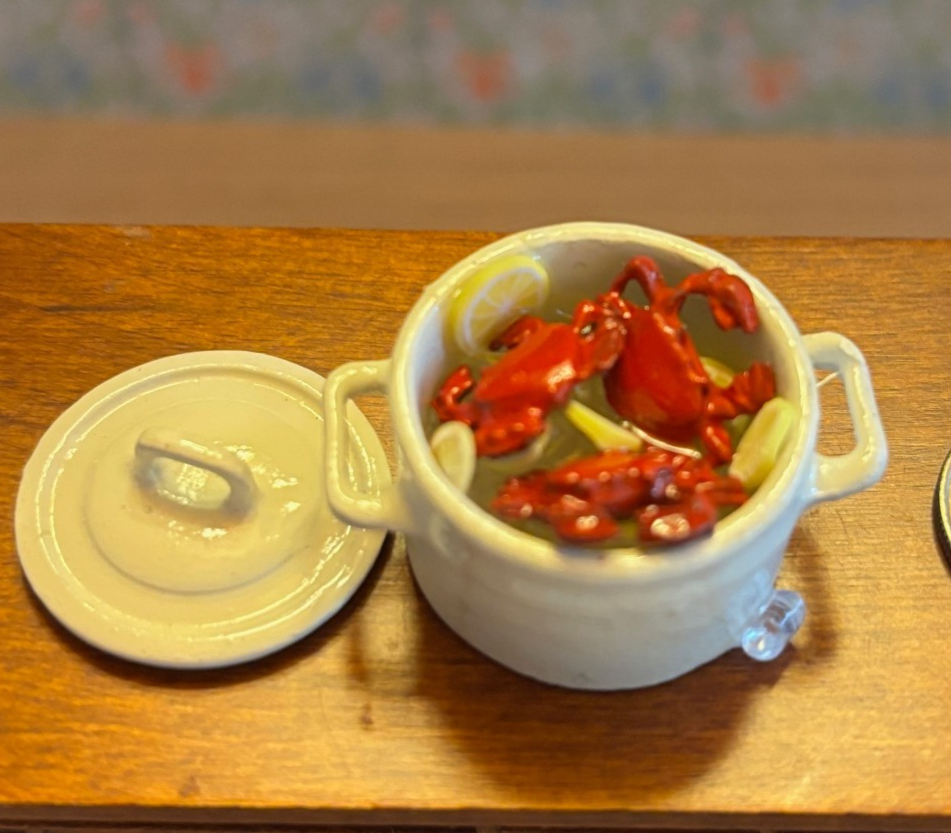 Dollhouse Miniature Crabs Boiling in Pot