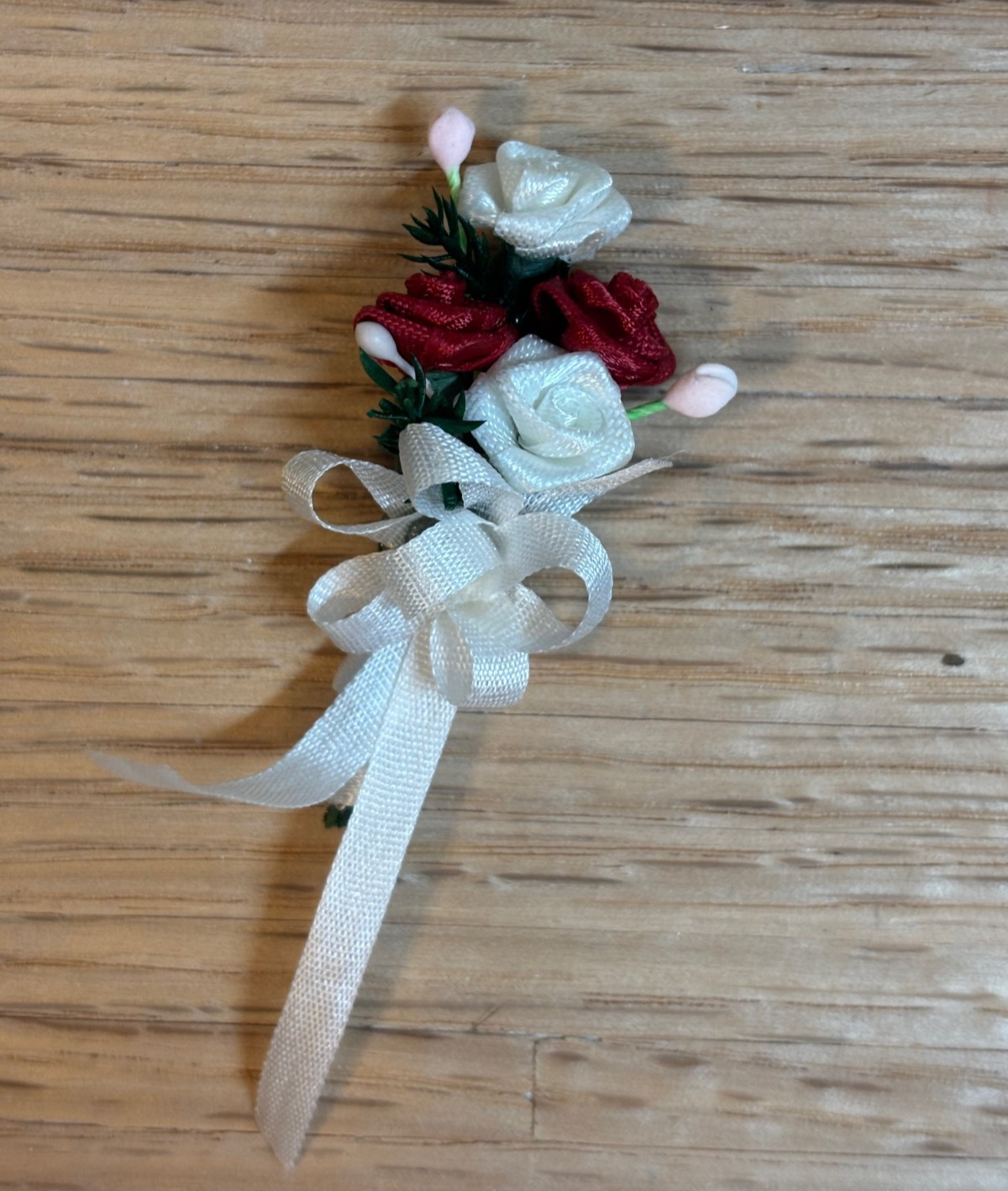 Dollhouse Miniature Bridesmaid Bouquet - Red and White