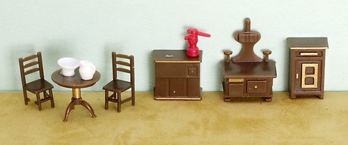 Miniature Dollhouse Kitchen Set Quarter Scale, 1:48 Scale